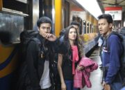 Masih Ingat Pemeran Film “5 Cm”? Penampilan Mereka Kini Berubah Drastis!