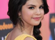 Profil Selena Gomez Biodata lengkap dengan Agamanya