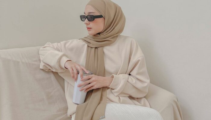 Padukan Baju Cream: Celana Warna Apa yang Tepat?