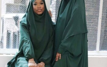 Pilihan Jilbab Warna Tepat untuk Celana Hitam, Baju Putih