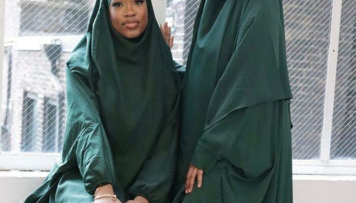 Pilihan Jilbab Warna Tepat untuk Celana Hitam, Baju Putih