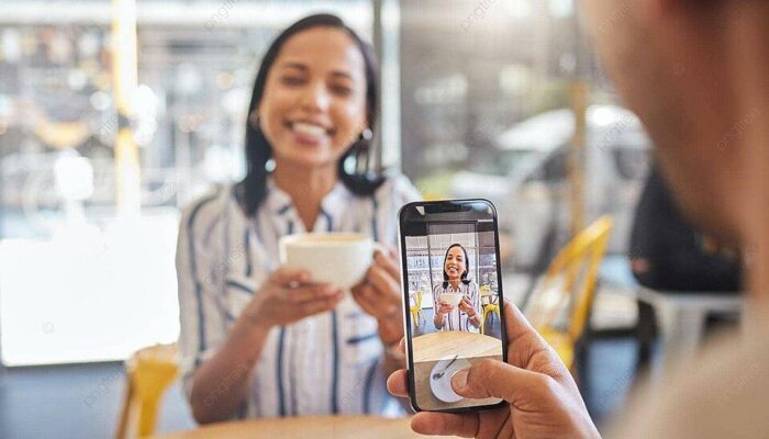 Menangkap Kenangan: Gaya Foto Berdua dengan Sahabat