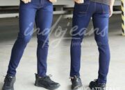 Padukan Jeans Biru Dongker: Pilihan Warna Baju yang Tepat