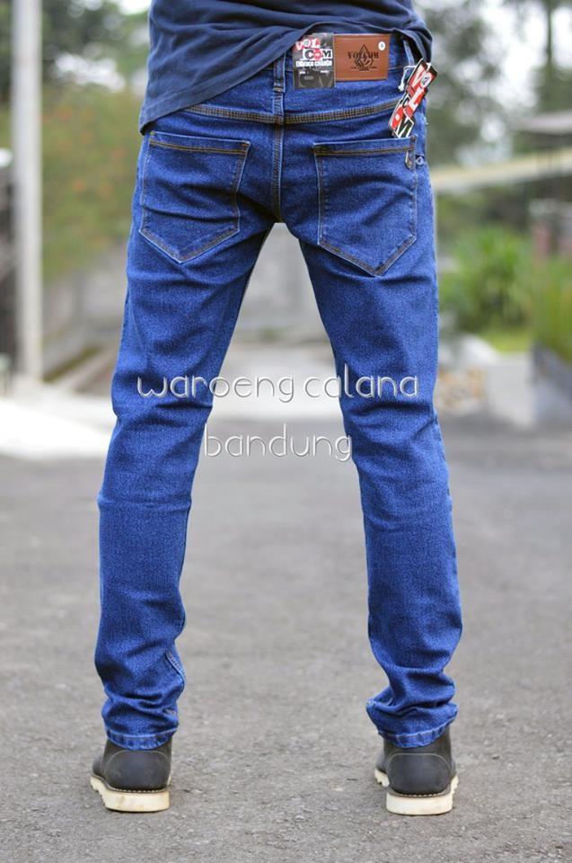 Menyesuaikan Style: Dari Casual hingga Formal dengan Jeans ​Biru ‍Dongker