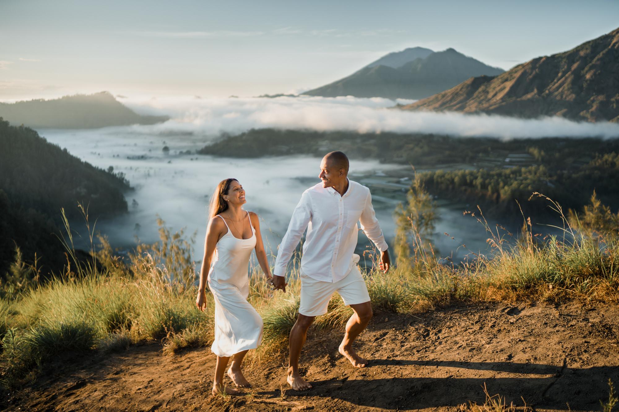 Tips Memadukan Aksesori untuk ​Menambah Pesona Prewedding di Pantai