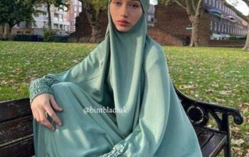 Warna Jilbab Ideal untuk Padukan dengan Baju Pink Fanta