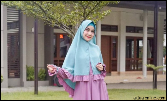 10 Gambar Baju Ungu Muda Cocok Dengan Jilbab Warna Apa