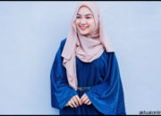 Panduan Warna: Jilbab Terbaik untuk Baju Biru Tua Anda