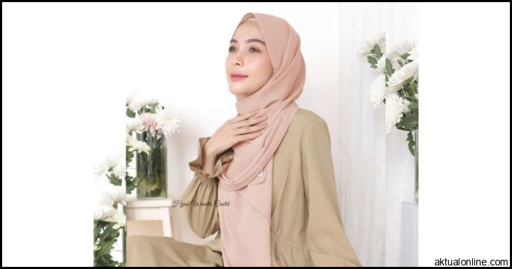 15 Warna Jilbab yang Cocok dengan Baju Cream