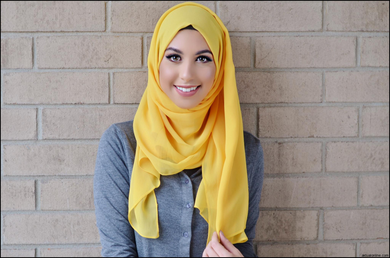 5 Kombinasi Warna Untuk Padu Padan Hijab Warna Kuning | Muslim ...