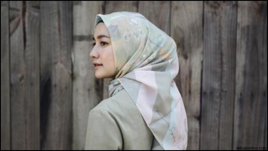 7 Warna Jilbab Yang Cocok Untuk Baju Hijau Muda - Prempuan.com