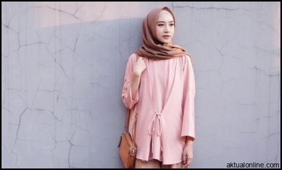 9 Inspirasi Warna Jilbab Yang Cocok Dengan Baju Pink - Bajubos