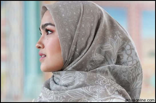 Hijab Sesuai Warna Kulit Buat Penampilan Sempurna