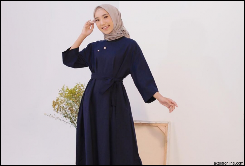 Ide Populer Dress Navy Cocok Dengan Jilbab Warna Apa