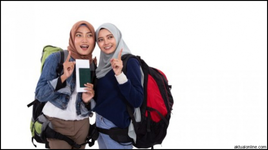 Tips Padupadan Hijab yang Nggak Ribet Saat Traveling, Cobain Yuk!