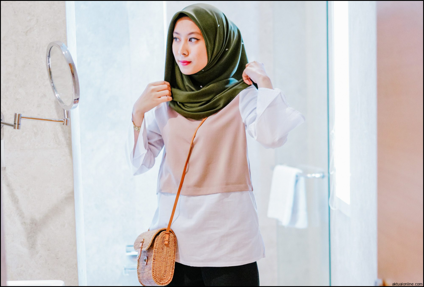 Tutorial Gaya Hijab untuk Wajah Bulat yang Simpel dan 5 Variasinya